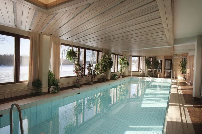 Imagen de la piscina del Hotel Ivalo. Foto 12