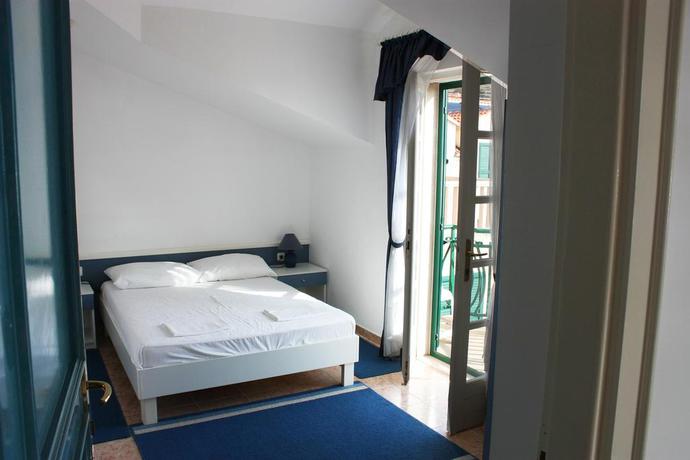 Imagen de la habitación del Hotel Ivan. Foto 4