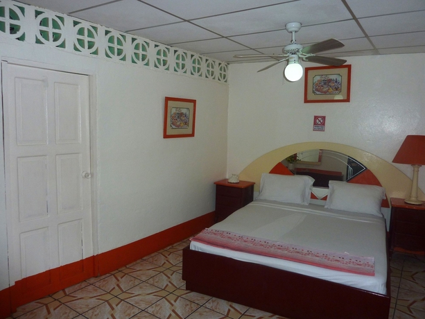 Imagen de la habitación del Hotel Ivania's. Foto 7