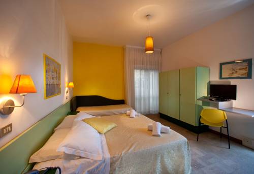 Imagen de la habitación del Hotel Ivano. Foto 7