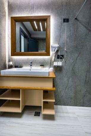 Imagen general del Hotel Ivascu. Foto 77