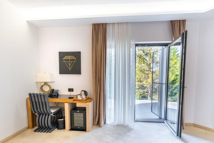 Imagen general del Hotel Ivascu. Foto 84