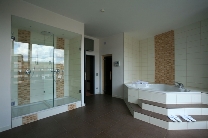 Imagen de la piscina del Hotel Ivbergs Berlin Messe. Foto 16