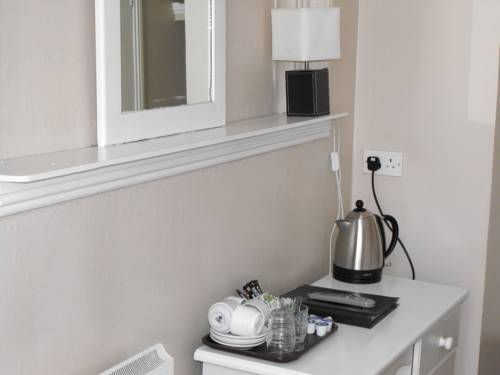 Imagen de la habitación del Hotel Iveagh Lodge. Foto 3