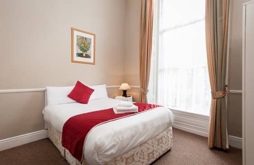 Imagen de la habitación del Hotel Iveagh Lodge. Foto 5