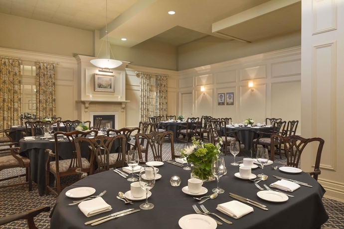 Imagen del bar/restaurante del Hotel Ivey Spencer Leadership Centre. Foto 5