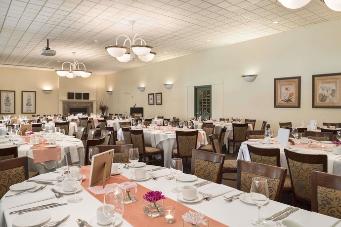 Imagen del bar/restaurante del Hotel Ivey Spencer Leadership Centre. Foto 6