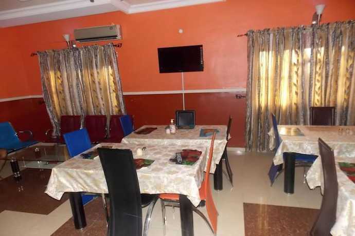 Imagen del bar/restaurante del Hotel Ivory Place. Foto 3