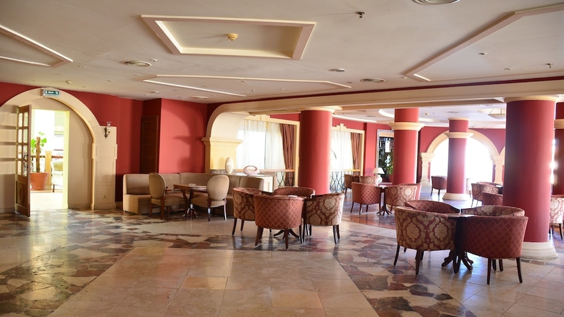 Imagen del bar/restaurante del Hotel Ivy Cyrene Island Aqua Park Resort. Foto 4