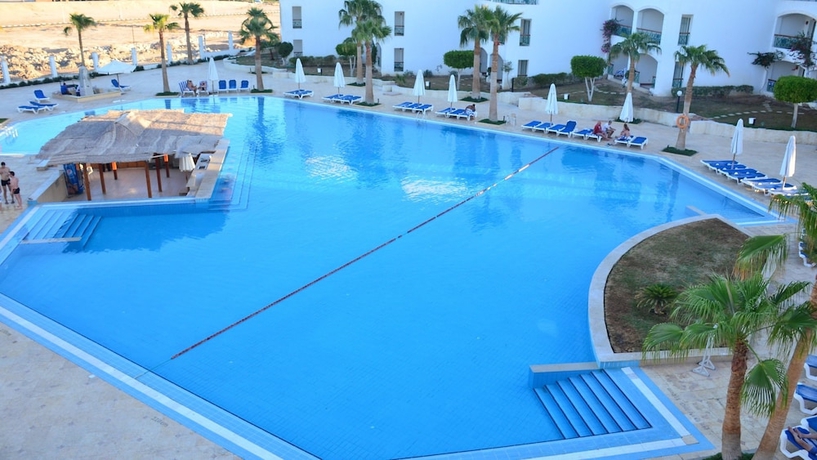 Imagen de la piscina del Hotel Ivy Cyrene Island Aqua Park Resort. Foto 18