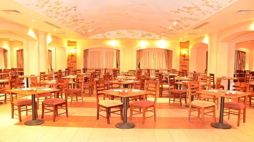 Imagen del bar/restaurante del Hotel Ivy Cyrene Island Aqua Park Resort. Foto 5