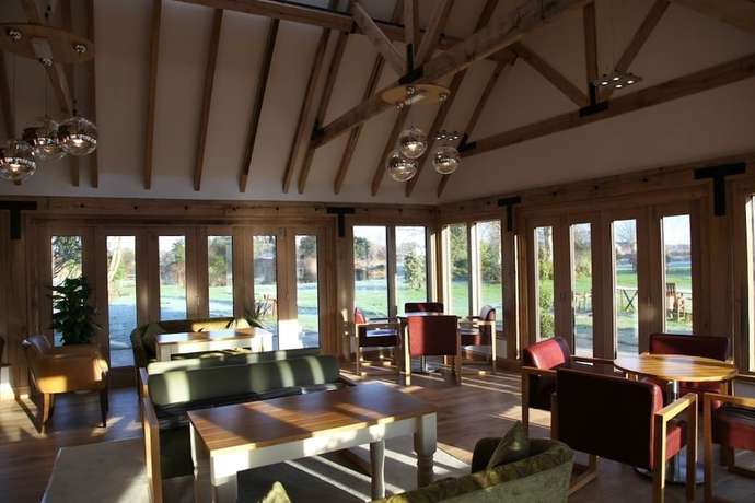 Imagen del bar/restaurante del Hotel Ivy House Country. Foto 3