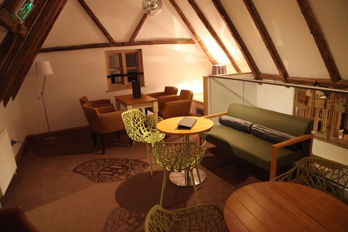 Imagen del bar/restaurante del Hotel Ivy House Country. Foto 7