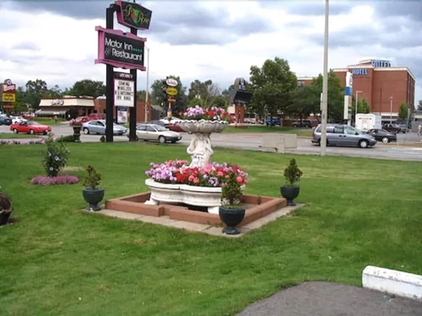 Imagen de los exteriores del Hotel Ivy Rose Motor Inn. Foto 15