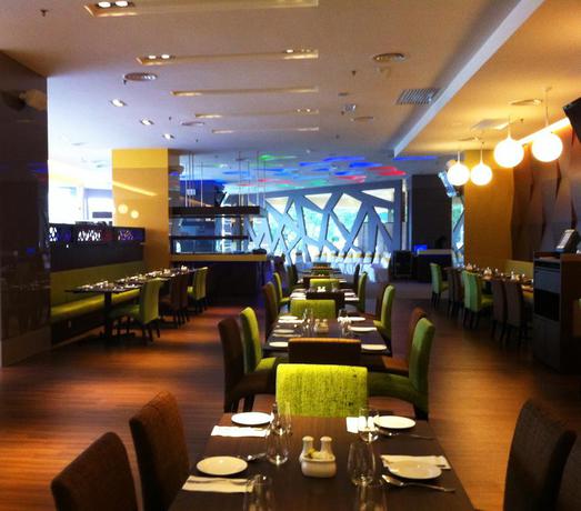 Imagen del bar/restaurante del Hotel Ixora. Foto 2
