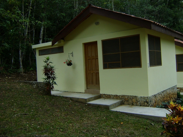 Imagen de los exteriores del Hotel Ixpanpajul. Foto 6
