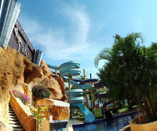 Imagen de la piscina del Hotel Ixtapa Palace Resort. Foto 10