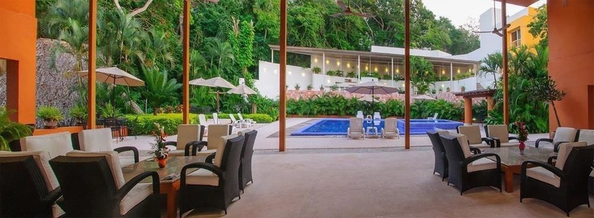Imagen de la piscina del Hotel Ixzi Plus and Villas. Foto 16