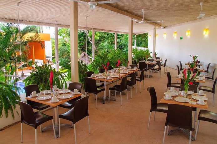 Imagen del bar/restaurante del Hotel Ixzi Plus and Villas. Foto 3
