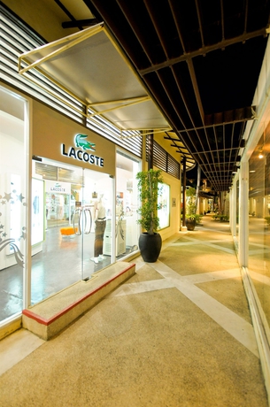 Imagen de los exteriores del Hotel Iyara Beach & Plaza. Foto 14