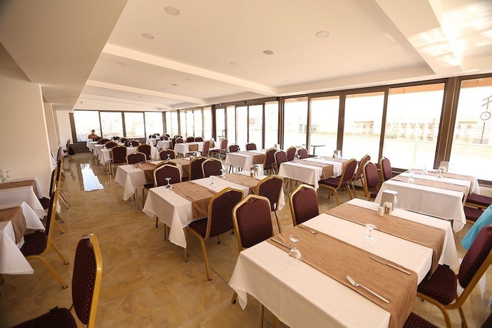 Imagen del bar/restaurante del Hotel Iyaspark Otel. Foto 2