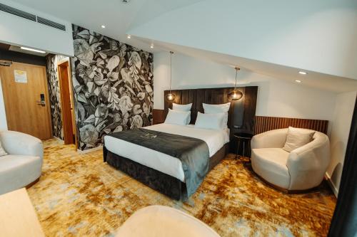 Imagen de la habitación del Hotel Iza. Foto 14