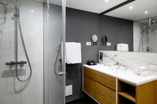 Imagen de la habitación del Hotel Iza. Foto 17