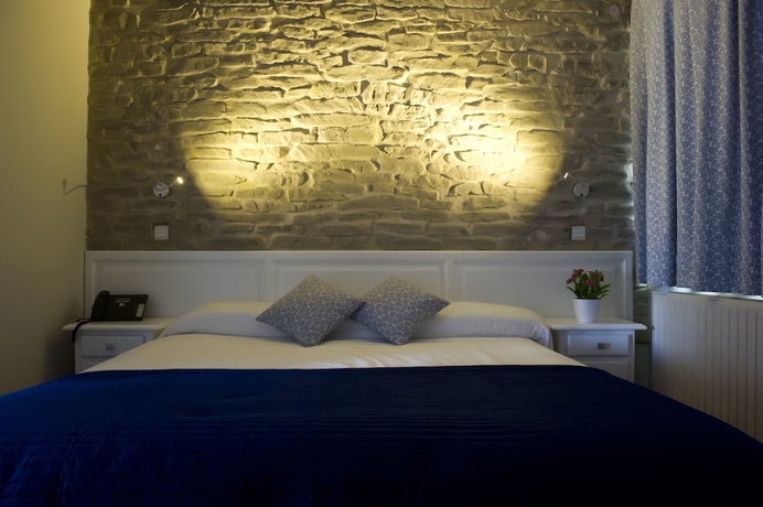 Imagen de la habitación del Hotel Izalde. Foto 10