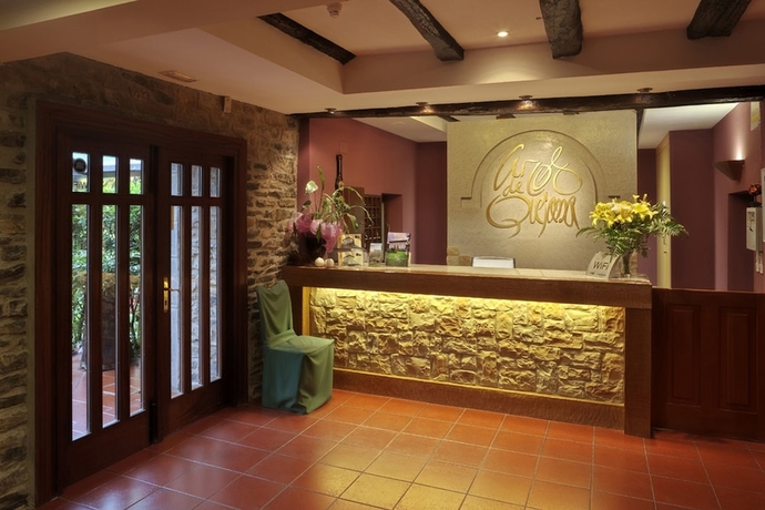 Imagen de los interiores del Hotel Izalde. Foto 19