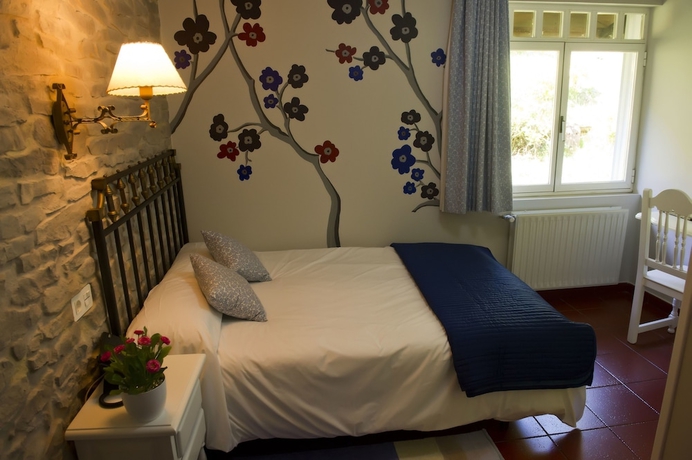 Imagen de la habitación del Hotel Izalde. Foto 15