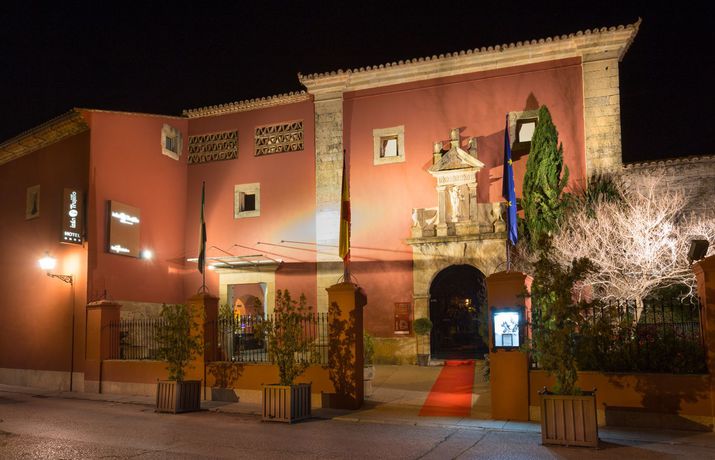 Imagen de los exteriores del Hotel Izan Trujillo. Foto 14