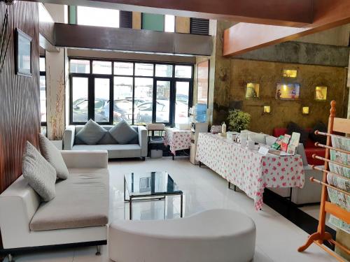 Imagen general del Hotel Izen Budget Hotel and Residence. Foto 2