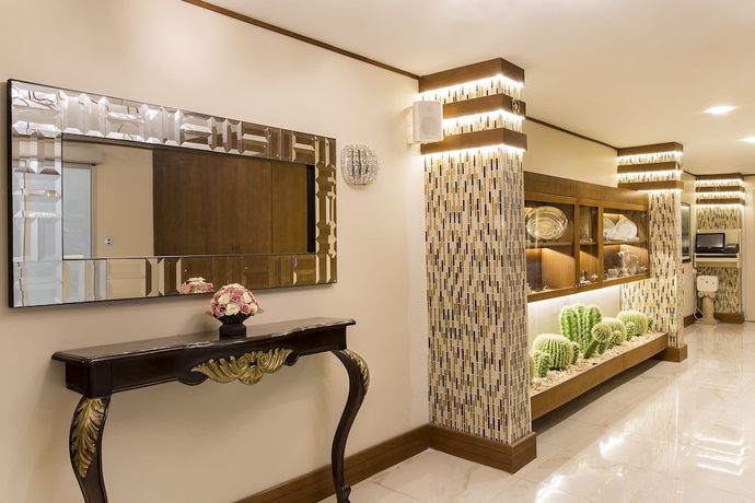 Imagen de los interiores del Hotel Izmir Palas Otel. Foto 14