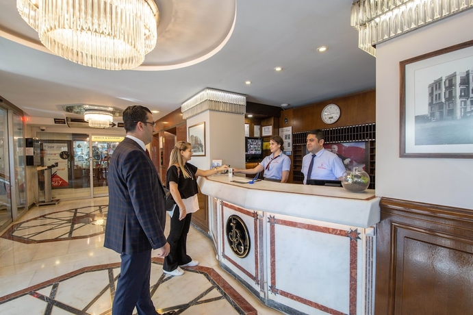 Imagen de los interiores del Hotel Izmir Palas Otel. Foto 17