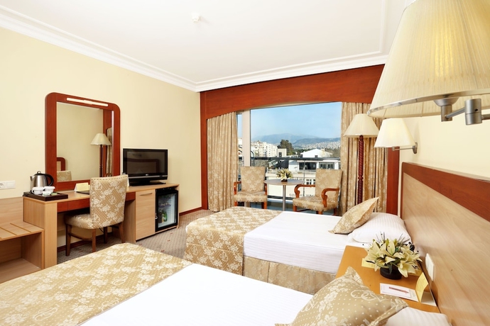 Imagen de la habitación del Hotel Izmir Palas Otel. Foto 11