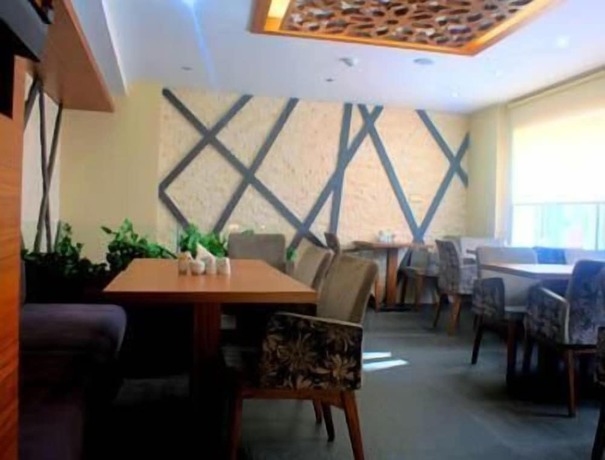 Imagen del bar/restaurante del Hotel Izmit Saray. Foto 3