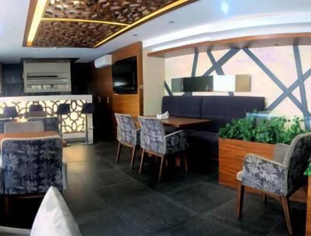 Imagen del bar/restaurante del Hotel Izmit Saray. Foto 4