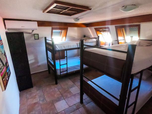 Imagen de la habitación del Hotel Izsla Suites. Foto 2