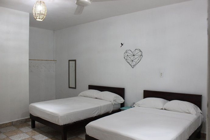 Imagen de la habitación del Hotel Izsla Suites. Foto 9