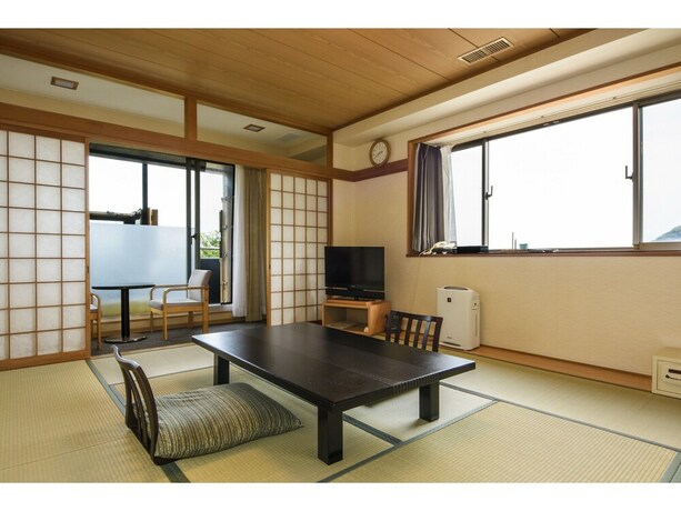 Imagen de la habitación del Hotel Izu Azuma. Foto 22
