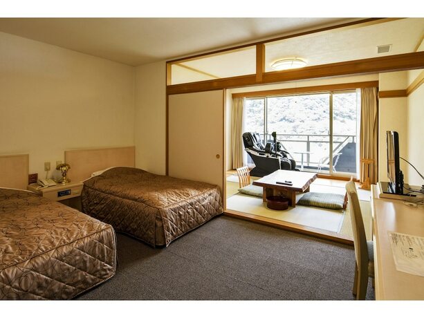 Imagen de la habitación del Hotel Izu Azuma. Foto 25