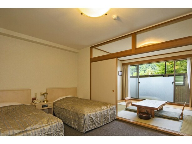 Imagen de la habitación del Hotel Izu Azuma. Foto 33