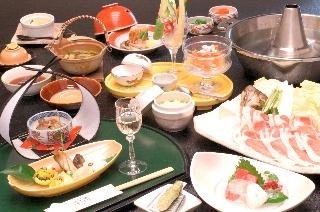 Imagen del bar/restaurante del Hotel Izu Nagaoka Katsuragawa Saiho. Foto 3