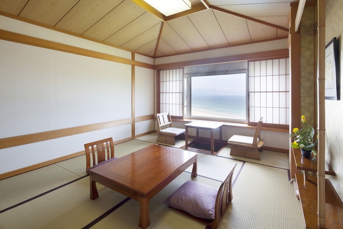 Imagen de la habitación del Hotel Izukyu. Foto 3