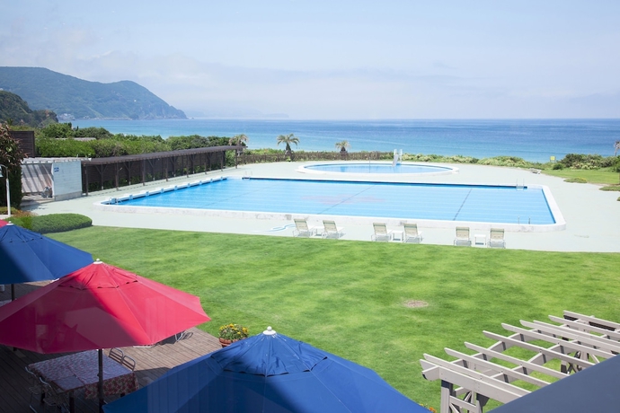Imagen de la piscina del Hotel Izukyu. Foto 17