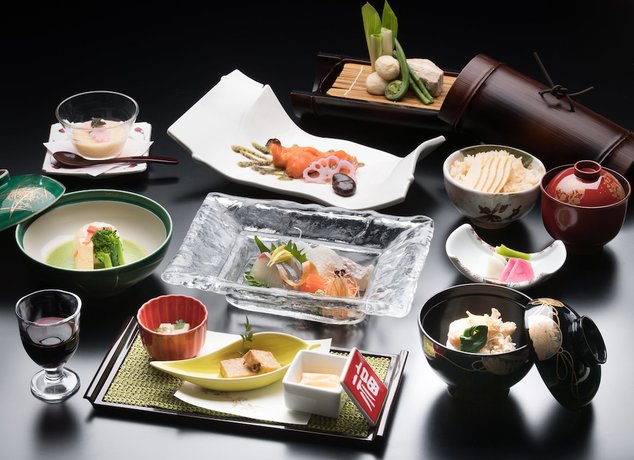 Imagen del bar/restaurante del Hotel Izumigo Kiyosato Kogen. Foto 9