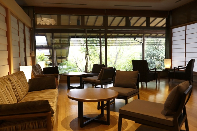 Imagen del bar/restaurante del Hotel Izunagaokaonsen Yumegurinoyado Yoshiharu. Foto 3