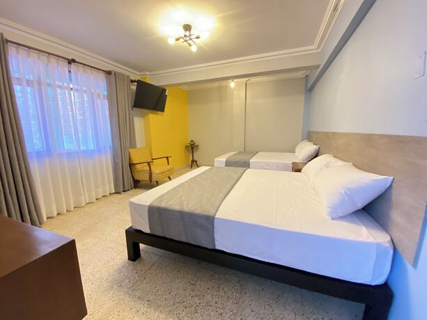 Imagen de la habitación del Hotel Izza. Foto 13