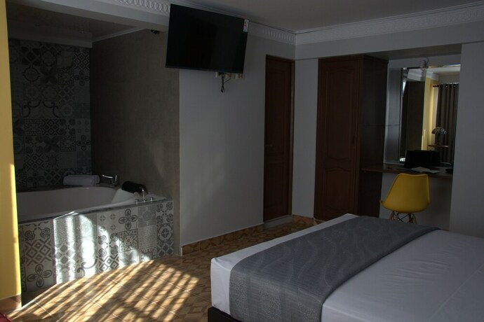 Imagen de la habitación del Hotel Izza. Foto 20
