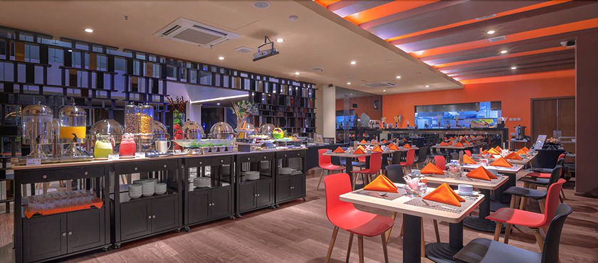 Imagen del bar/restaurante del Hotel J Bandara Soekarno Hatta. Foto 2